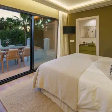 Luxury Five bedrooms frontline golf villa in La Cerquilla, Nueva Andalucía Picture 69