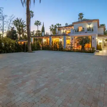Luxury Five bedrooms frontline golf villa in La Cerquilla, Nueva Andalucía Picture 75