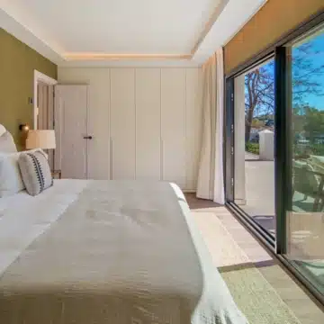 Luxury Five bedrooms frontline golf villa in La Cerquilla, Nueva Andalucía Picture 18