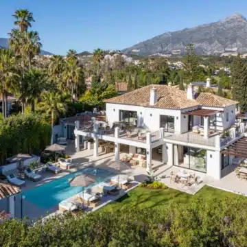 Luxury Five bedrooms frontline golf villa in La Cerquilla, Nueva Andalucía Picture 83