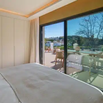 Luxury Five bedrooms frontline golf villa in La Cerquilla, Nueva Andalucía Picture 21