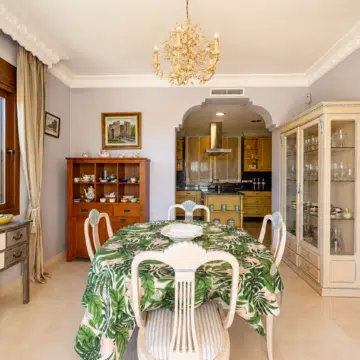 Charming villa surrounded by renowned golf courses in the prestigious area of La Quinta, Benahavís Picture 9