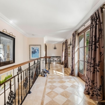 Luxury villa with incredible panoramic sea views in El Velerin, Estepona Picture 16