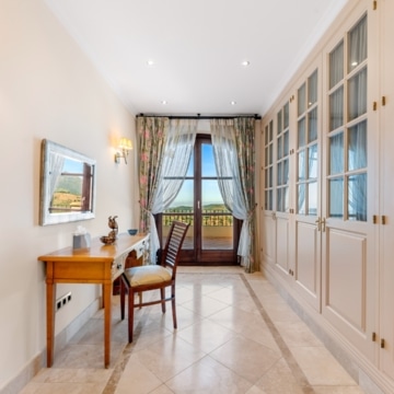 Luxury villa with incredible panoramic sea views in El Velerin, Estepona Picture 17