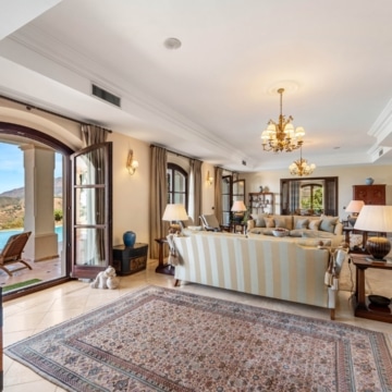 Luxury villa with incredible panoramic sea views in El Velerin, Estepona Picture 18