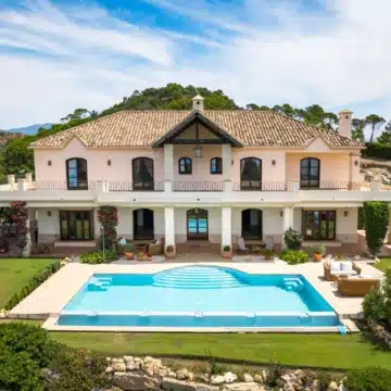 Luxury villa with incredible panoramic sea views in El Velerin, Estepona Picture 21