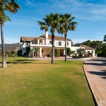 Luxury villa with incredible panoramic sea views in El Velerin, Estepona Picture 23
