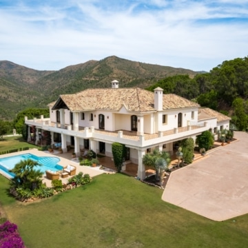 Luxury villa with incredible panoramic sea views in El Velerin, Estepona Picture 38