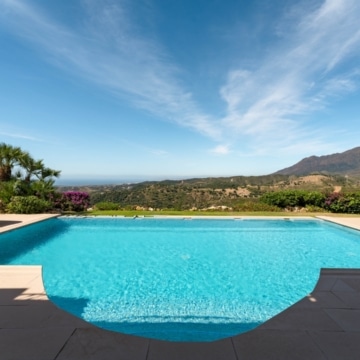 Luxury villa with incredible panoramic sea views in El Velerin, Estepona Picture 28