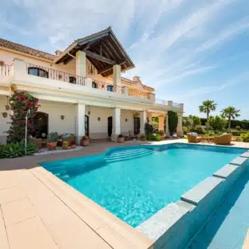 Luxury villa with incredible panoramic sea views in El Velerin, Estepona Picture 4