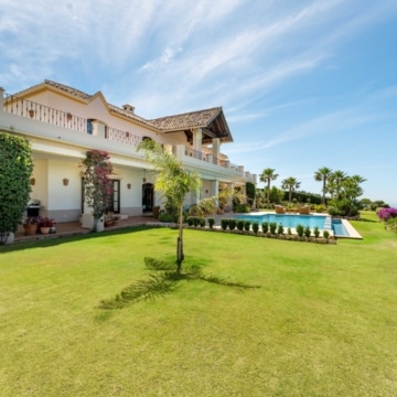 Luxury villa with incredible panoramic sea views in El Velerin, Estepona Picture 32