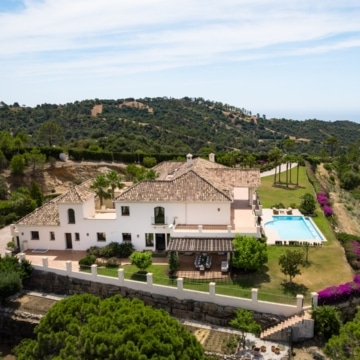 Luxury villa with incredible panoramic sea views in El Velerin, Estepona Picture 35
