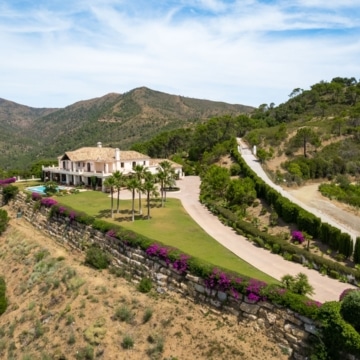 Luxury villa with incredible panoramic sea views in El Velerin, Estepona Picture 39