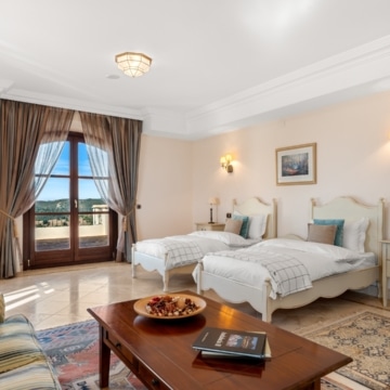 Luxury villa with incredible panoramic sea views in El Velerin, Estepona Picture 26