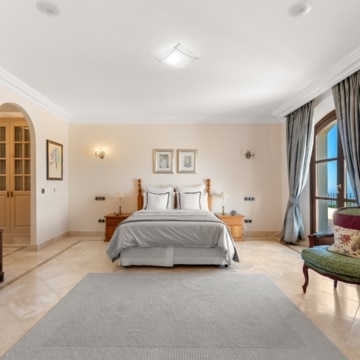 Luxury villa with incredible panoramic sea views in El Velerin, Estepona Picture 30