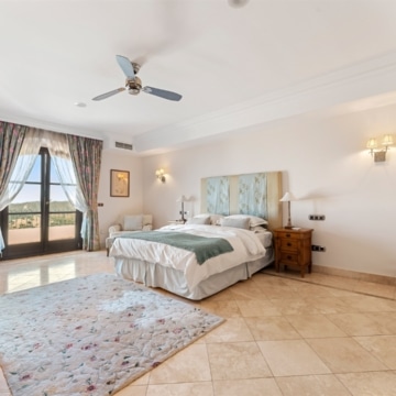 Luxury villa with incredible panoramic sea views in El Velerin, Estepona Picture 48