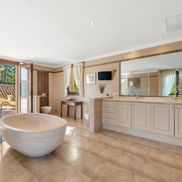 Luxury villa with incredible panoramic sea views in El Velerin, Estepona Picture 50