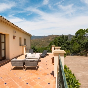 Luxury villa with incredible panoramic sea views in El Velerin, Estepona Picture 11