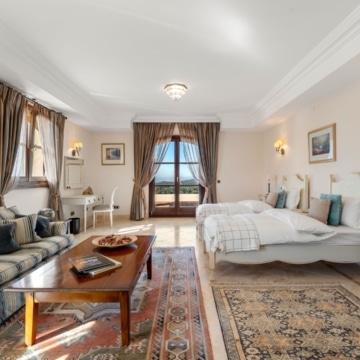 Luxury villa with incredible panoramic sea views in El Velerin, Estepona Picture 12