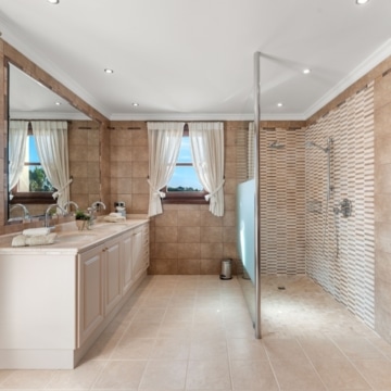 Luxury villa with incredible panoramic sea views in El Velerin, Estepona Picture 13