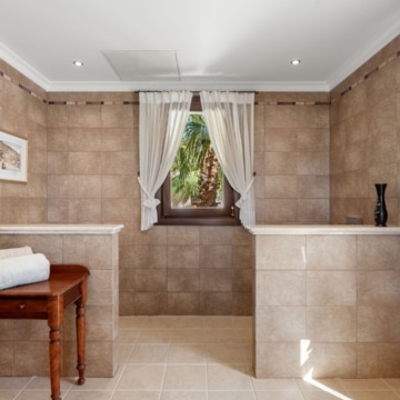 Luxury villa with incredible panoramic sea views in El Velerin, Estepona Picture 14