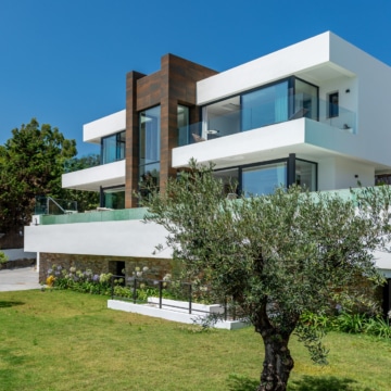 Villa set on an elevated plot with panoramic sea views in La Paloma, Manilva Picture 12