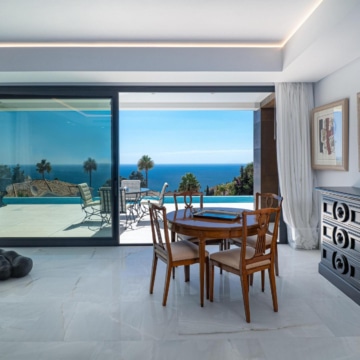 Villa set on an elevated plot with panoramic sea views in La Paloma, Manilva Picture 19