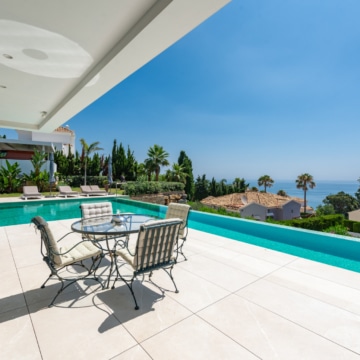 Villa set on an elevated plot with panoramic sea views in La Paloma, Manilva Picture 20