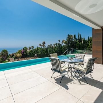 Villa set on an elevated plot with panoramic sea views in La Paloma, Manilva Picture 21