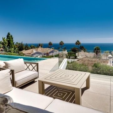 Villa set on an elevated plot with panoramic sea views in La Paloma, Manilva Picture 27