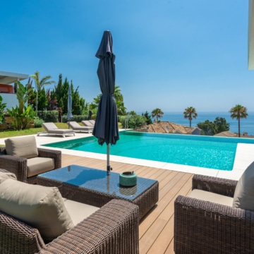 Villa set on an elevated plot with panoramic sea views in La Paloma, Manilva Picture 28