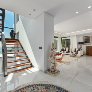 Villa set on an elevated plot with panoramic sea views in La Paloma, Manilva Picture 29