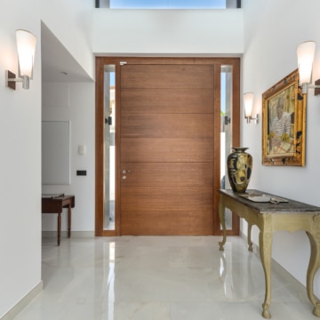 Villa set on an elevated plot with panoramic sea views in La Paloma, Manilva Picture 31
