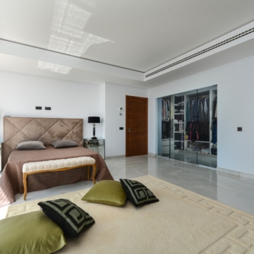 Villa set on an elevated plot with panoramic sea views in La Paloma, Manilva Picture 34