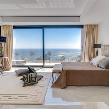 Villa set on an elevated plot with panoramic sea views in La Paloma, Manilva Picture 36