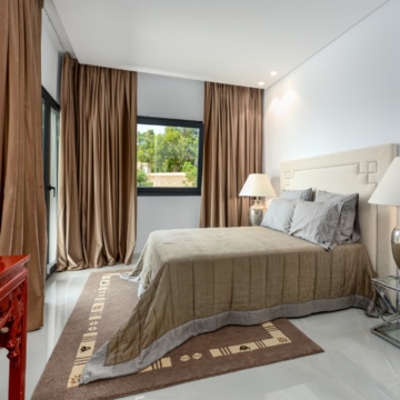 Villa set on an elevated plot with panoramic sea views in La Paloma, Manilva Picture 39