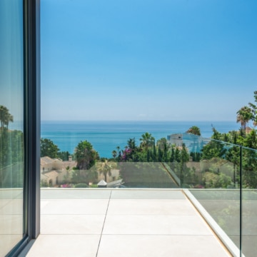 Villa set on an elevated plot with panoramic sea views in La Paloma, Manilva Picture 42