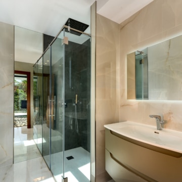 Villa set on an elevated plot with panoramic sea views in La Paloma, Manilva Picture 46