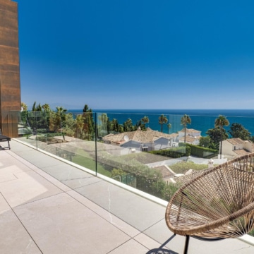 Villa set on an elevated plot with panoramic sea views in La Paloma, Manilva Picture 50