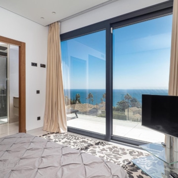 Villa set on an elevated plot with panoramic sea views in La Paloma, Manilva Picture 52