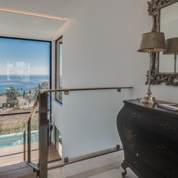 Villa set on an elevated plot with panoramic sea views in La Paloma, Manilva Picture 53