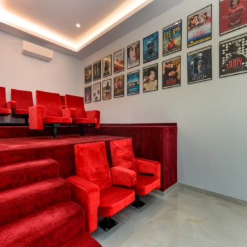 Villa set on an elevated plot with panoramic sea views in La Paloma, Manilva Picture 56