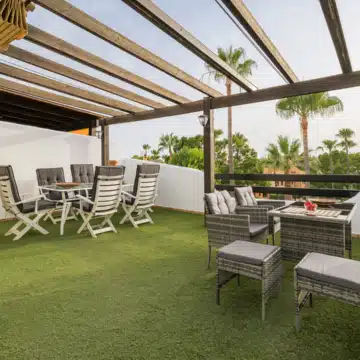 Semi-Detached villa with panoramic mountain views in La Meridiana, Marbella Golden Mile Picture 18