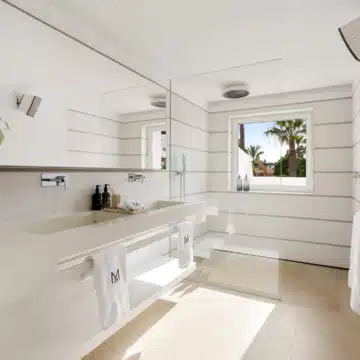 Semi-Detached villa with panoramic mountain views in La Meridiana, Marbella Golden Mile Picture 20