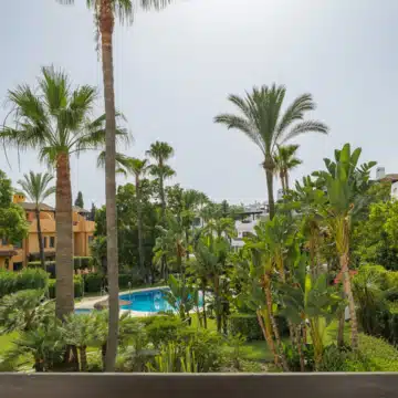 Semi-Detached villa with panoramic mountain views in La Meridiana, Marbella Golden Mile Picture 21