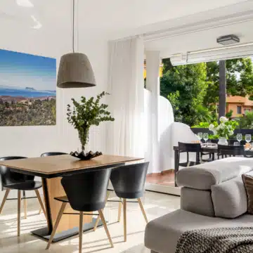 Semi-Detached villa with panoramic mountain views in La Meridiana, Marbella Golden Mile Picture 3