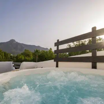 Semi-Detached villa with panoramic mountain views in La Meridiana, Marbella Golden Mile Picture 5