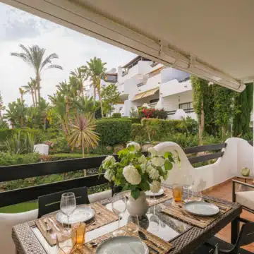 Semi-Detached villa with panoramic mountain views in La Meridiana, Marbella Golden Mile Picture 31