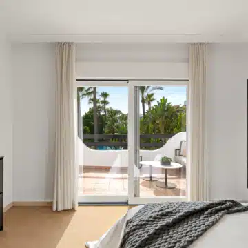 Semi-Detached villa with panoramic mountain views in La Meridiana, Marbella Golden Mile Picture 33