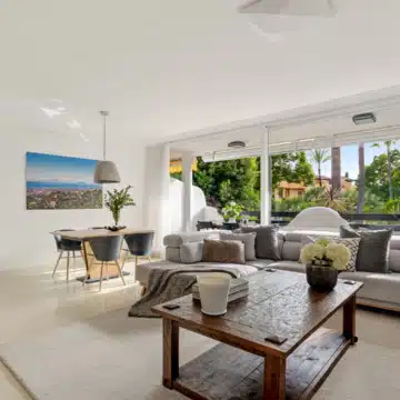 Semi-Detached villa with panoramic mountain views in La Meridiana, Marbella Golden Mile Picture 0